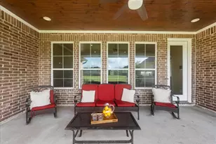 907 Oak St, Anahuac, TX 77514 - Photo 40