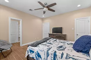 907 Oak St, Anahuac, TX 77514 - Photo 36