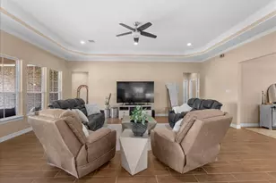 907 Oak St, Anahuac, TX 77514 - Photo 10