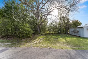 201 E Bluff St, Woodville, TX 75979 - Photo 8