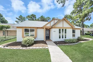 8126 Clover Gardens Dr, Houston, TX 77095 - Photo 2