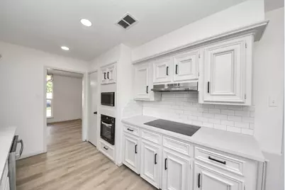 8126 Clover Gardens Drive, Houston, TX 77095 - Photo 16