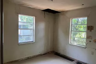 10338 Wiggins St, Houston, TX 77029 - Photo 16