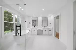 111 E 18th St, Houston, TX 77008 - Photo 18