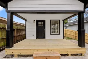 219 E James St, Baytown, TX 77520 - Photo 2