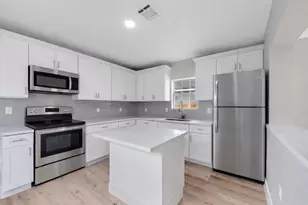 219 E James St, Baytown, TX 77520 - Photo 10