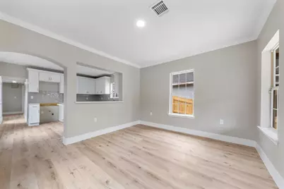 219 E James Street, Baytown, TX 77520 - Photo 4