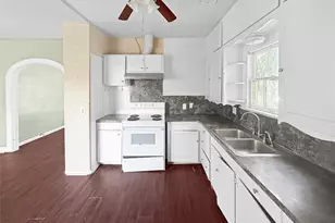 210 Park St, Baytown, TX 77520 - Photo 8