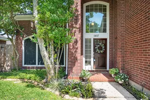 1807 Emerald Lake Ct, Houston, TX 77062 - Photo 2