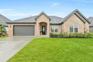10015 Goliad Dr, Mont Belvieu, TX 77523 - Photo 1