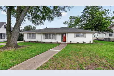 317 N Madison Street, Madisonville, TX 77864 - Photo 1