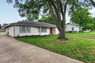 317 N Madison St, Madisonville, TX 77864 - Photo 2