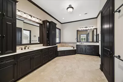8 Greyton Lane, Bunker Hill Village, TX 77024 - Photo 24