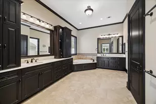 8 Greyton Ln, Bunker Hill Village, TX 77024 - Photo 24