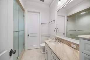 8 Greyton Ln, Bunker Hill Village, TX 77024 - Photo 30