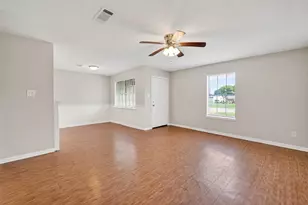 2301 7th Ave N, Texas City, TX 77590 - Photo 4