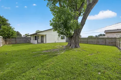2301 7th Avenue N, Texas City, TX 77590 - Photo 18