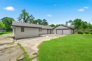 1310 Burning Tree Rd, Houston, TX 77339 - Photo 32