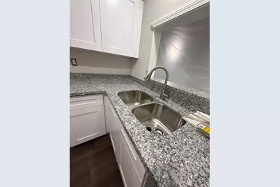 431 N Tinsley Street, Angleton, TX 77515 - Photo 2