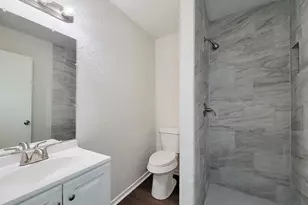 431 N Tinsley St, Angleton, TX 77515 - Photo 26
