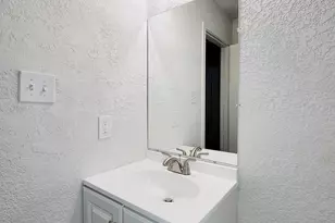 431 N Tinsley St, Angleton, TX 77515 - Photo 28