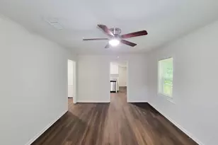 431 N Tinsley St, Angleton, TX 77515 - Photo 12