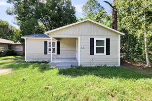 431 N Tinsley St, Angleton, TX 77515 - Photo 1