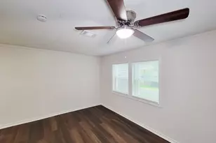 431 N Tinsley St, Angleton, TX 77515 - Photo 20