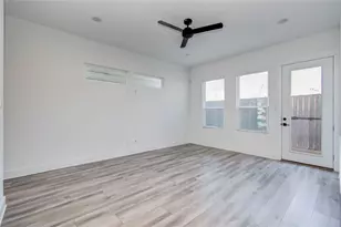 2054 Johanna Crk Dr, Houston, TX 77055 - Photo 12