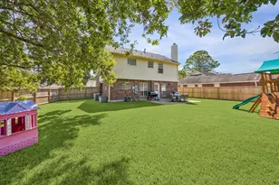 1043 Danforth Dr, Houston, TX 77062 - Photo 2