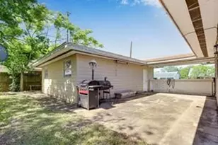 1755 W 10th St, Freeport, TX 77541 - Photo 6