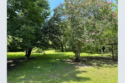 1102 N Battlebell Road, Highlands, TX 77562 - Photo 2