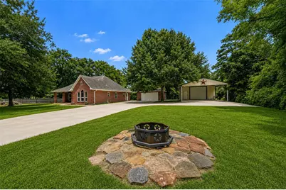 822 Sentinel Oaks, Pinehurst, TX 77362 - Photo 2