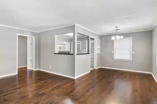 1929 Magnolia Dr, La Marque, TX 77568 - Photo 4