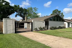 12314 Meadow Hollow Dr, Meadows Place, TX 77477 - Photo 4