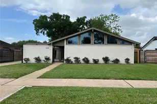 12314 Meadow Hollow Dr, Meadows Place, TX 77477 - Photo 2