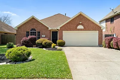 219 Spencer Landing E, La Porte, TX 77571 - Photo 2