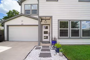 209 Blueberry St, Houston, TX 77018 - Photo 2
