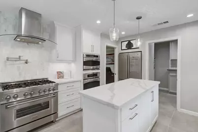 1618 Hillendahl Boulevard, Houston, TX 77055 - Photo 14