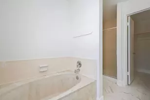 16015 Surrey Woods Dr, Friendswood, TX 77546 - Photo 38