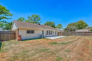 16015 Surrey Woods Dr, Friendswood, TX 77546 - Photo 48