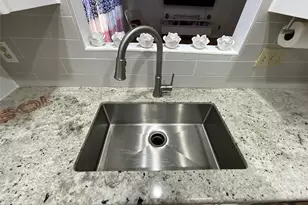 2100 Commonwealth St, Houston, TX 77006 - Photo 12