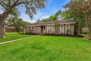 16934 Townes Rd, Friendswood, TX 77546 - Photo 2