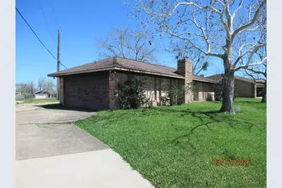 403 Lotus Street, Lake Jackson, TX 77566 - Photo 2
