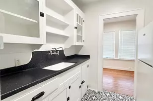 1126 Berthea St, Houston, TX 77006 - Photo 10