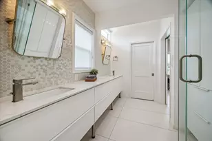 9769 Oak Point Dr, Houston, TX 77055 - Photo 16