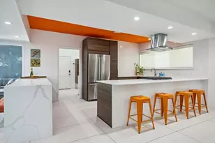 9769 Oak Point Dr, Houston, TX 77055 - Photo 2