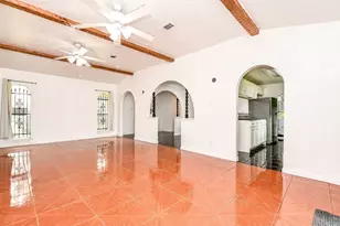 9037 Crestview Dr, Houston, TX 77078 - Photo 4