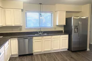 1819 Pilgrims Point Dr, Friendswood, TX 77546 - Photo 4