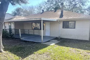 1819 Pilgrims Point Dr, Friendswood, TX 77546 - Photo 10